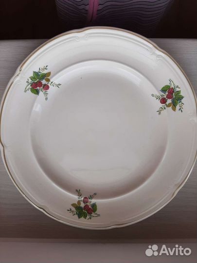 Сервиз столовый зик Конаково Малинка