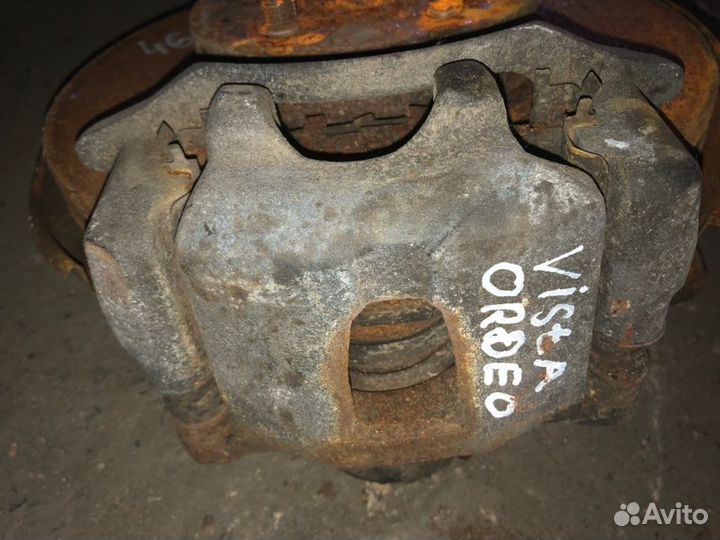 Суппорт тормозной передний правый Toyota Vista