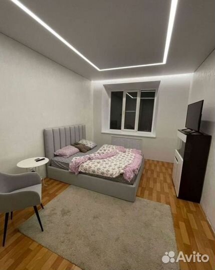 Кровать с молдингом