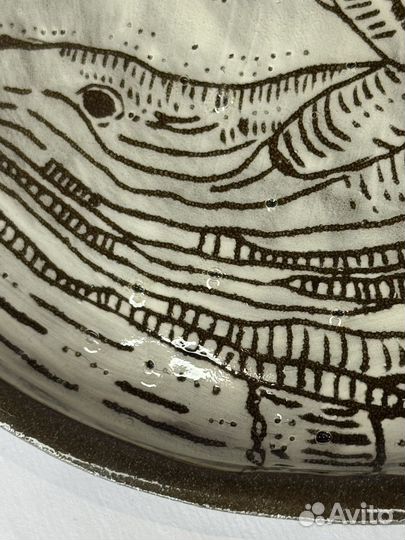 Тарелка с китами керамика