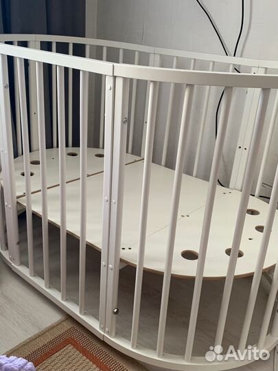 Детская кровать трансформер овальная с маятнико