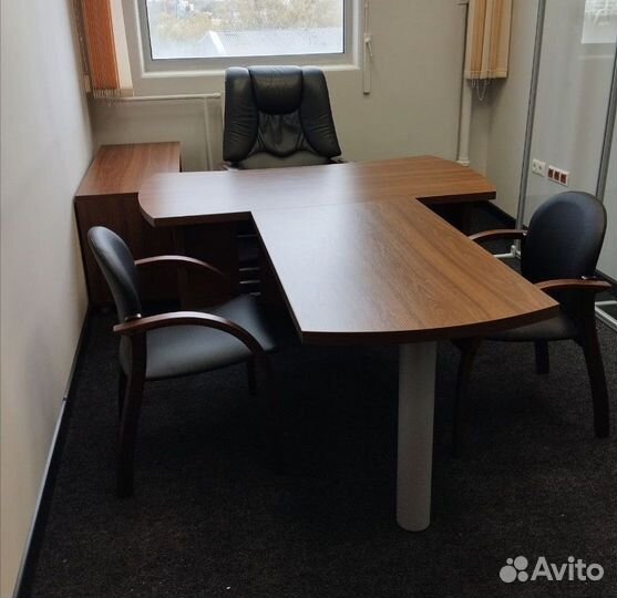 Стол руководителя с приставкой. С ндс