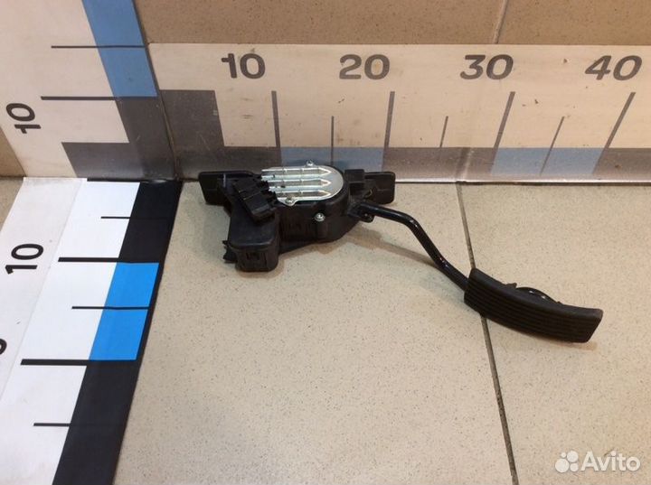 Педаль газа Mitsubishi Pajero Sport KH 2008-2015