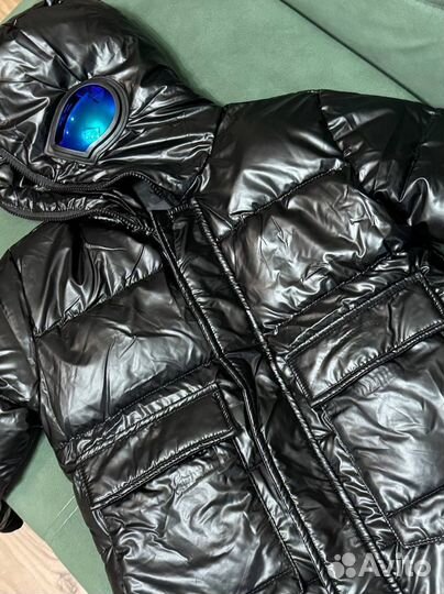 Пуховик с капюшоном очками