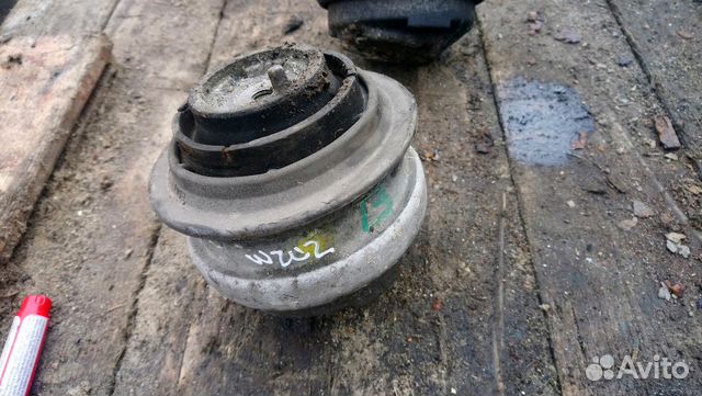 Подушка двигателя на мерседес W210