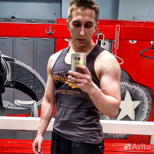 Водитель-экспедитор со своим грузовым авто