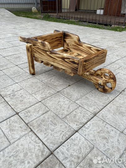 Тележка садовая декоративная. Садовый декор