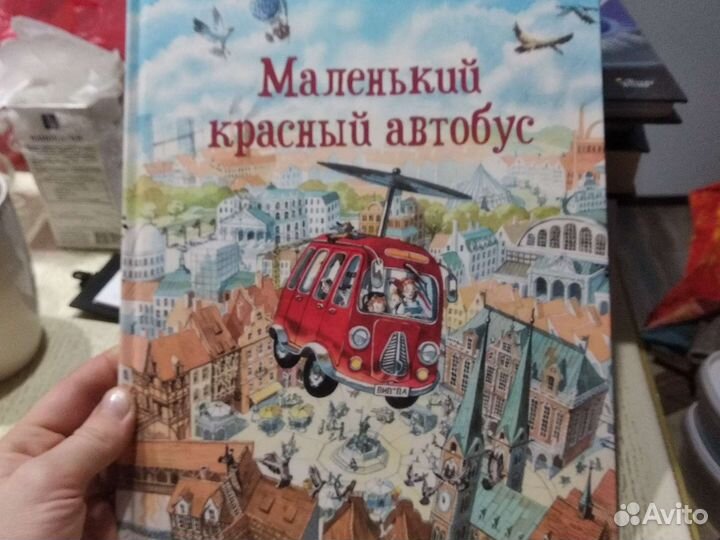 Книга детская Маленький красный автобус