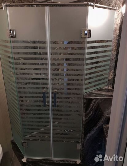 Душевая кабина из стекла