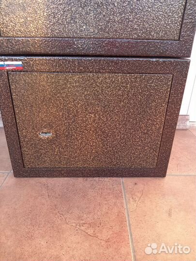 Сейф металлический