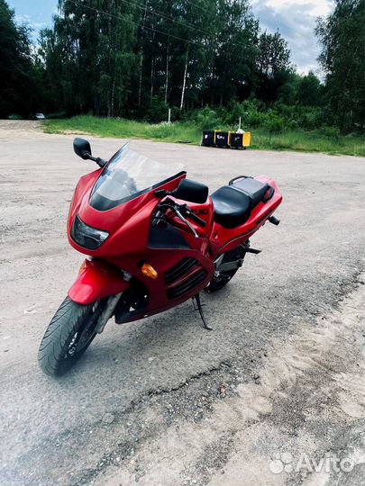 Suzuki RF 400R
