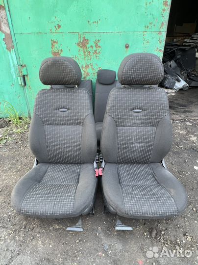 Комплект черных сидений Калина