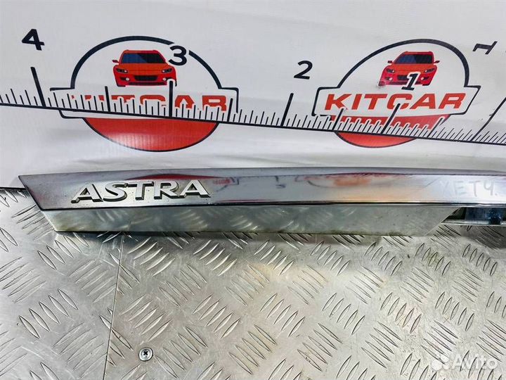 Молдинг крышки багажника Opel Astra H