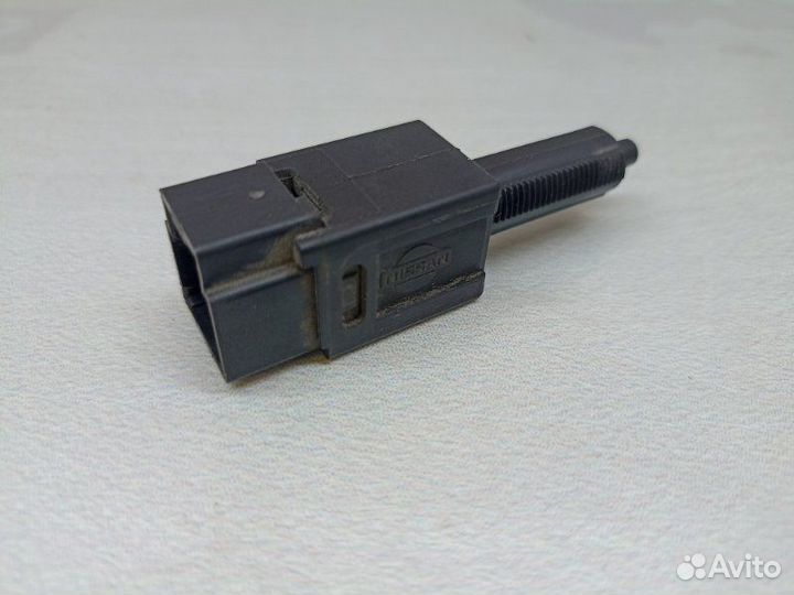 Датчик включения стопсигнала Nissan Primera 1.6