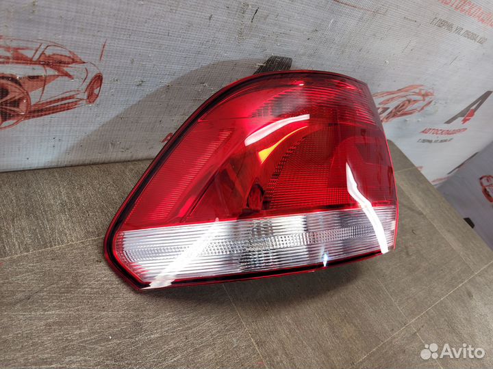 Фонарь левый Volkswagen Polo 2010-2015 дорестайл