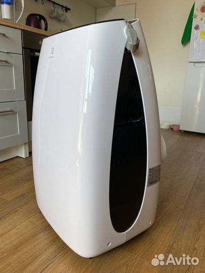 Кондиционер мобильный Electrolux eacm-10HR/N3