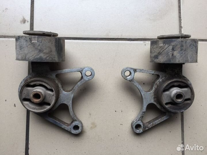 Опора подушка кронштейн Land Rover Freelander 1