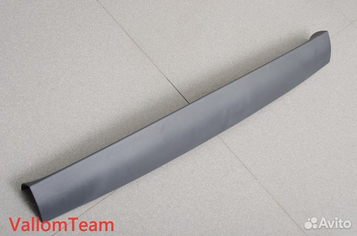 Лот T110 Накладка двери багажника VW Touareg