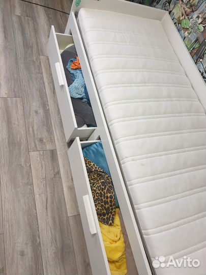 Кровать с двумя выдвижными ящиками Икеа