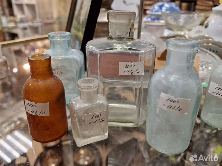 Старинные стеклянные бутылочки