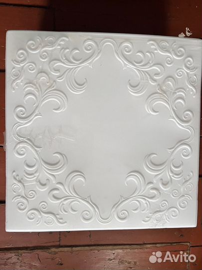 Плитки потолочные и плинтуса