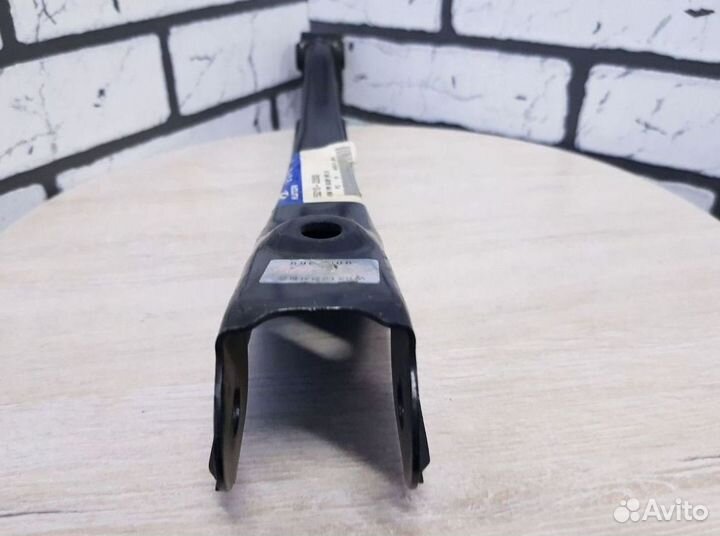 Рычаг правый задний нижний