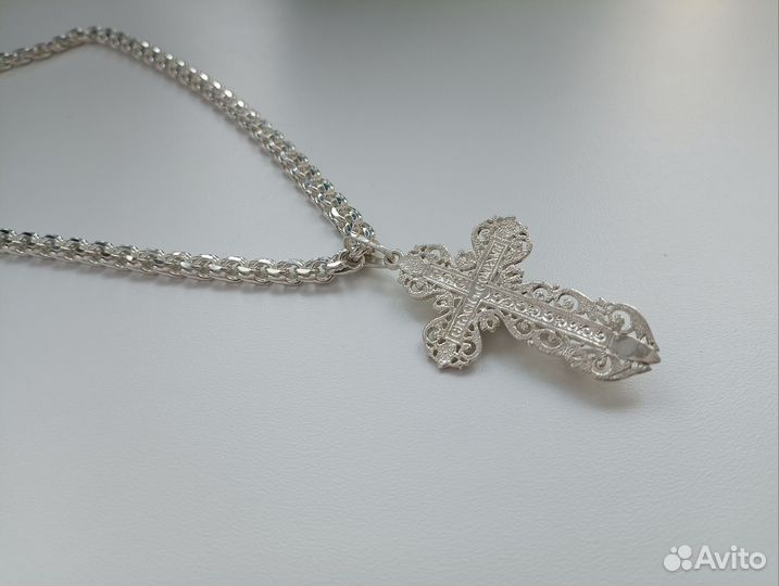 Серебряная цепь с крестом