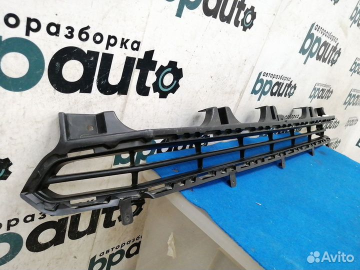 Решетка переднего бампера 53112-60290 Toyota Land