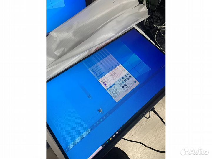 Монитор 27 зеон(68.6 см)