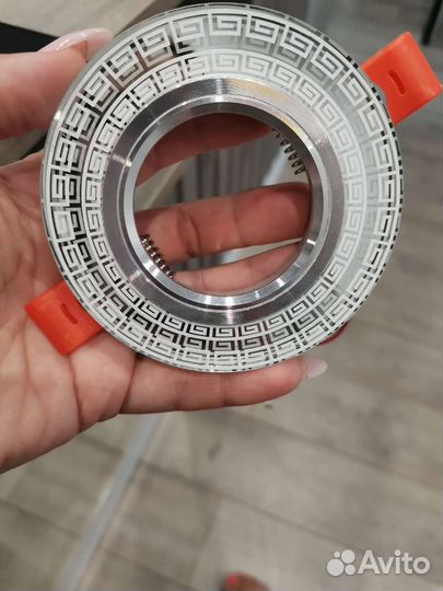 Новые точечные светильники 8шт