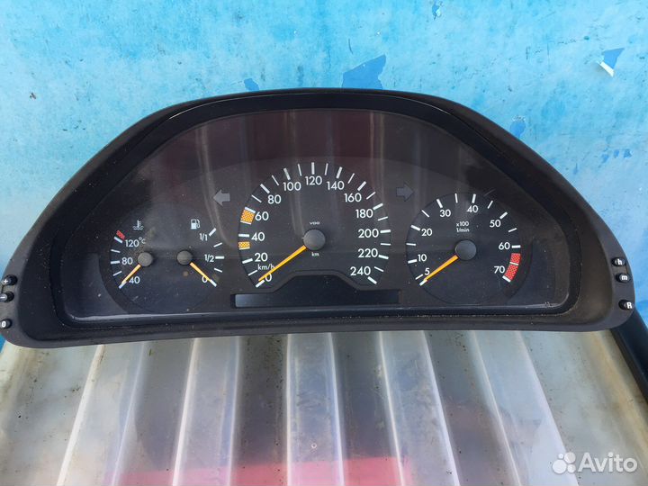 Приборная панель Мерседес w208