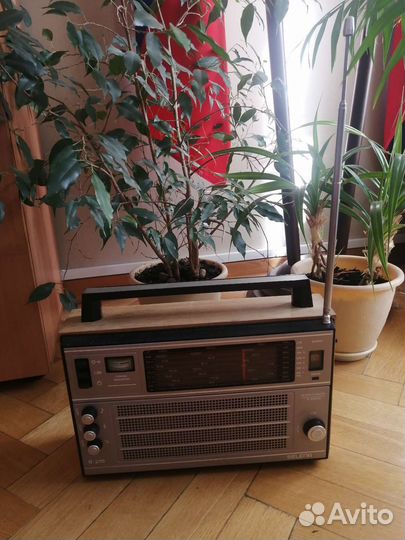 Радиоприёмник Selena B215 (экспортная модель)