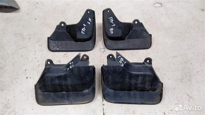 Брызговик км-т Toyota Granvia KCH16 95-02г