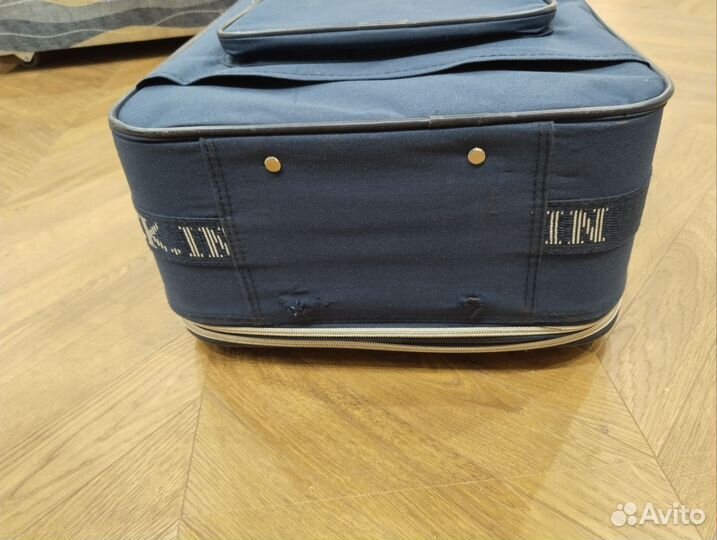 Отдам бесплатно чемодан, без колес