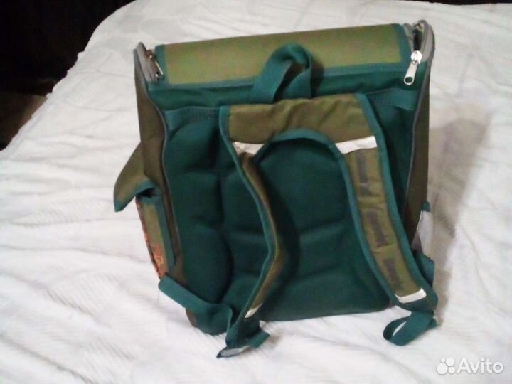 Адам рюкзак за шоколадку