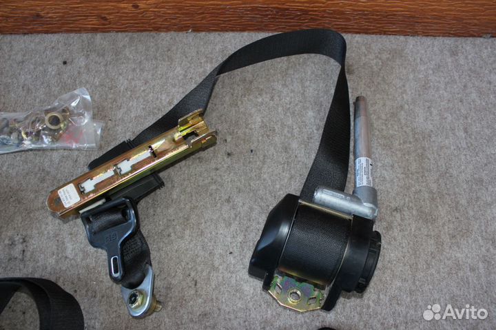 Комплект ремней безопасности Mercedes E-Class W124