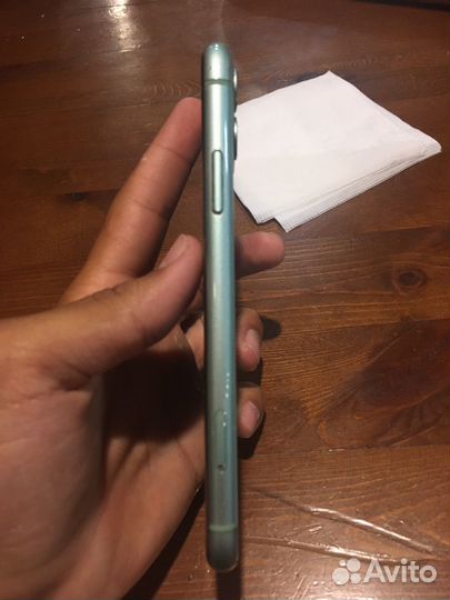 Телефон iPhone 11