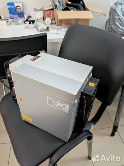 Asic майнер Bitmain Antminer S19