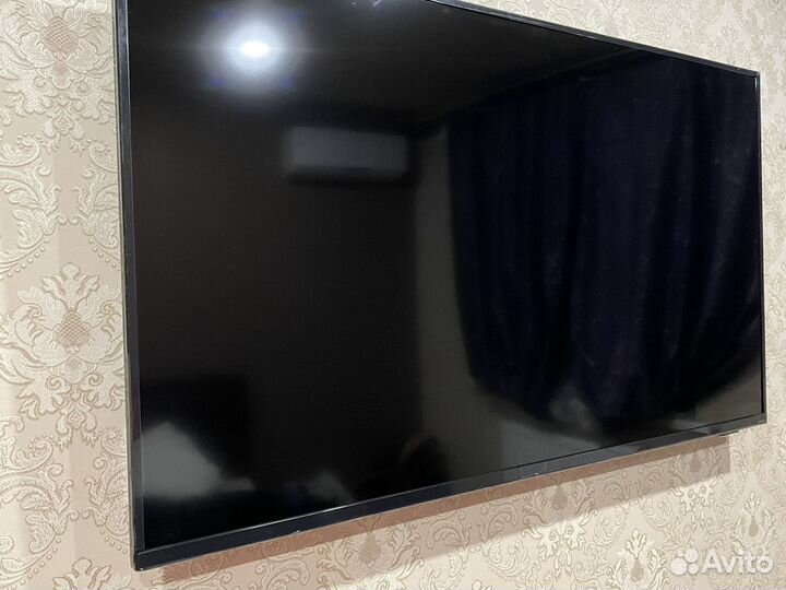 Телевизор 4К с уникальной подсветкой Ambilight