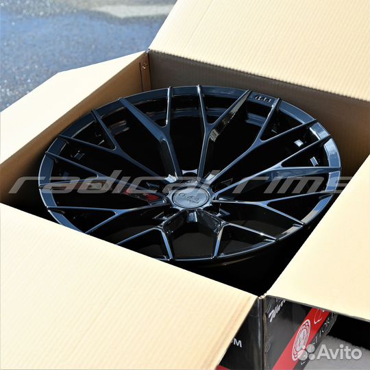 Quantum44 SFF-2 21'' 5х112 Gloss Black BMW G06 G05