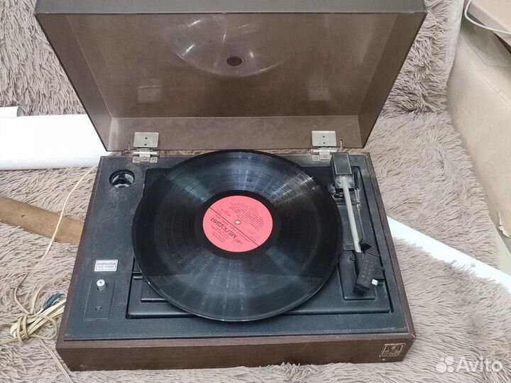 Виниловый проигрыватель Радиола