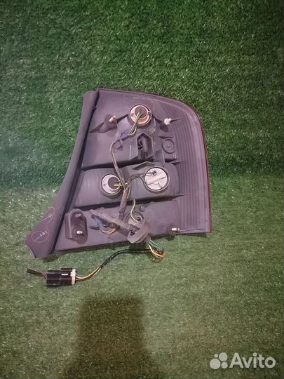 Фонарь (стоп сигнал) левый 220-61866 Mazda Familia