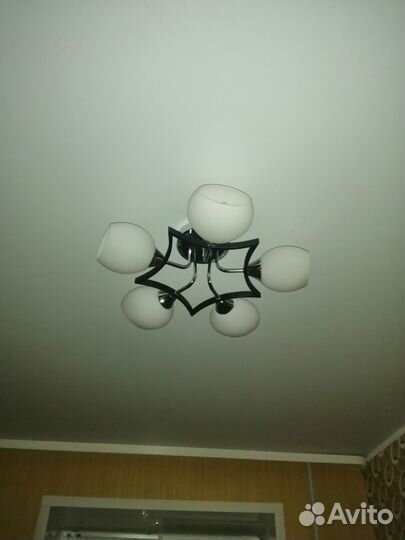 Люстры, картина