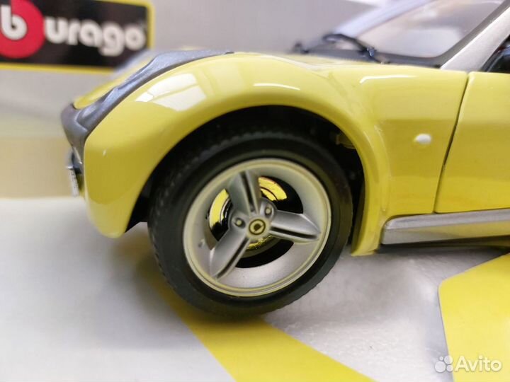 Модель SMART Roadster Coupe желтая 1:18