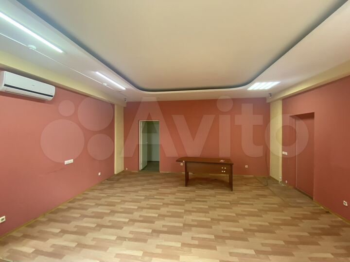 Офисные помещения: 44, 62, 71 м²