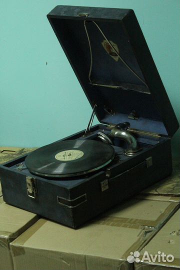 Старинный патефон завод Молот