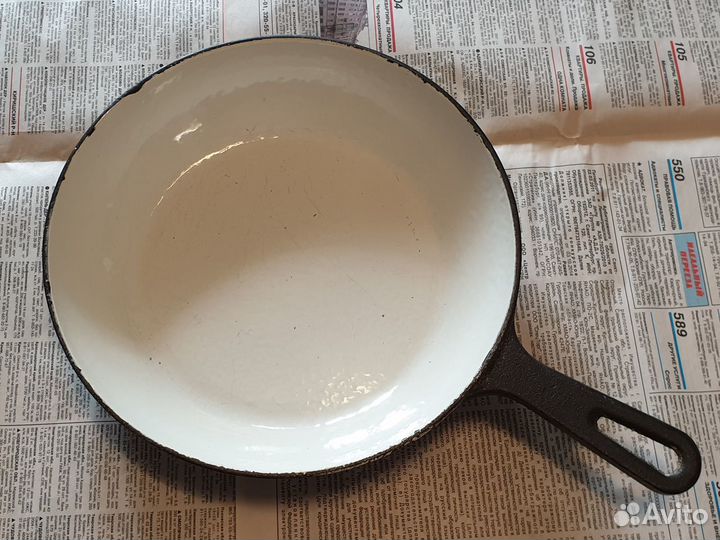 Чугунная сковорода 22 см. целая эмаль из СССР