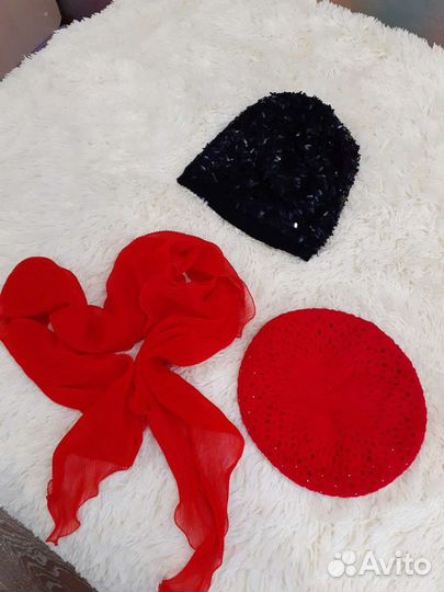 Стильная шапка в пайетках и берет с шарфом