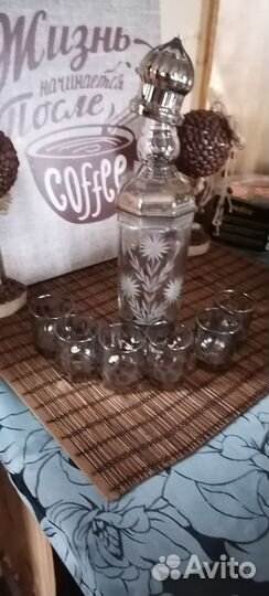 Графин с рюмками
