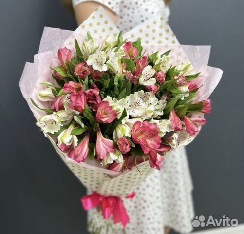 Букет с альстромерией